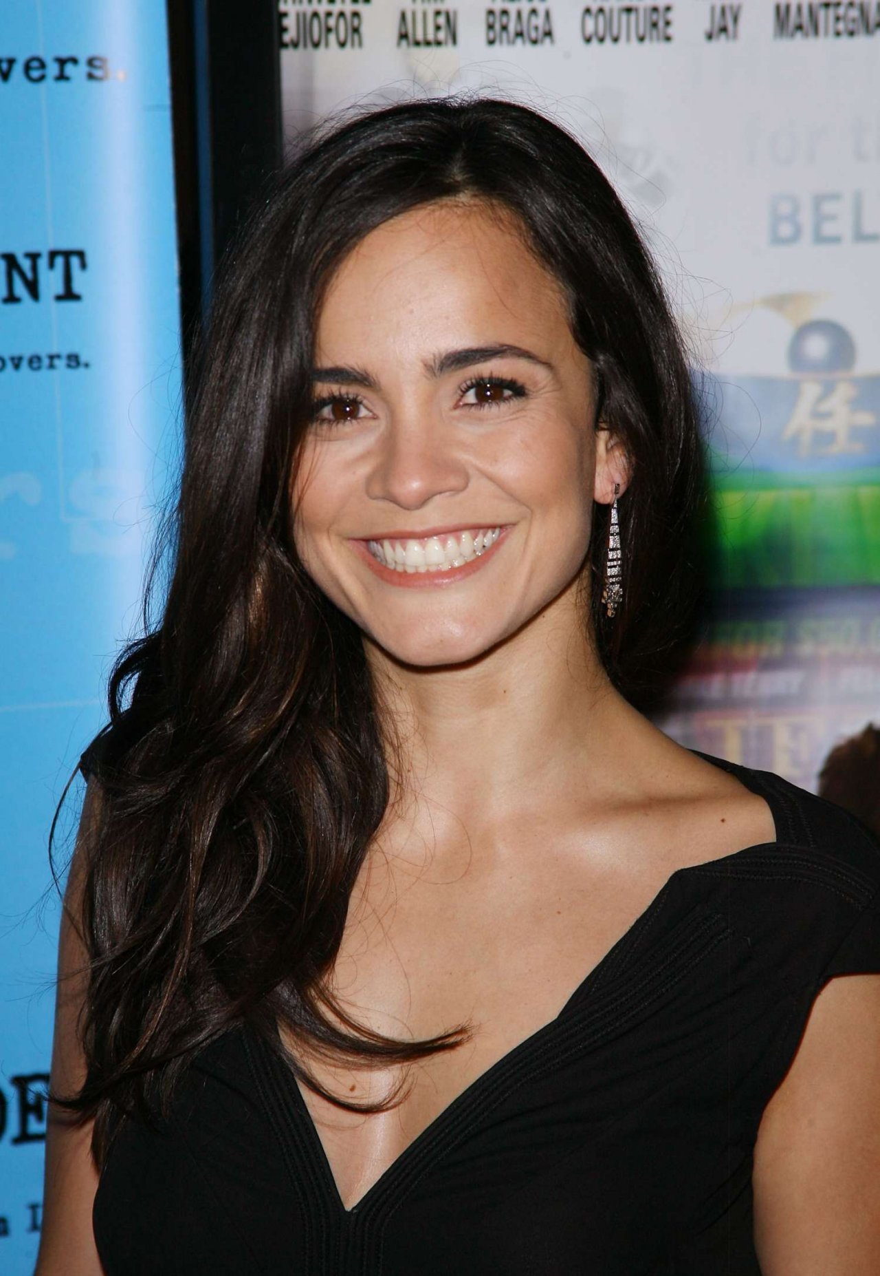 Alice Braga - Wallpaper Gallery