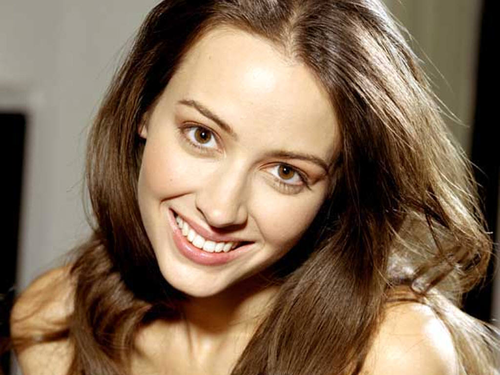 رساله خلفيا ت وصور الفنا نة والممثلة الجميلة 2011 Amy Acker