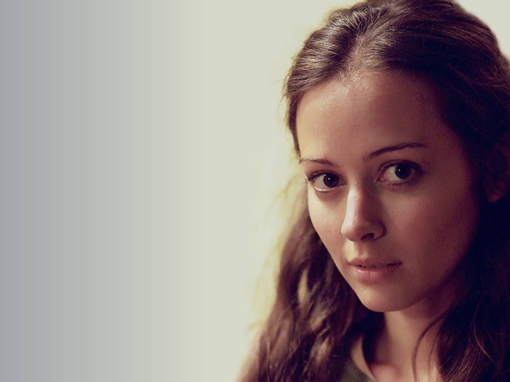 Download this Amy Acker Wallpapers picture