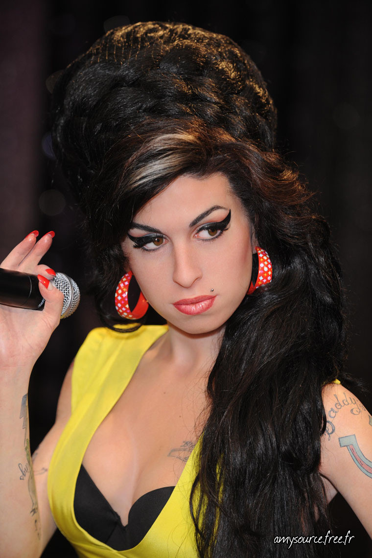 Amy Winehouse - Wallpaper Gallery