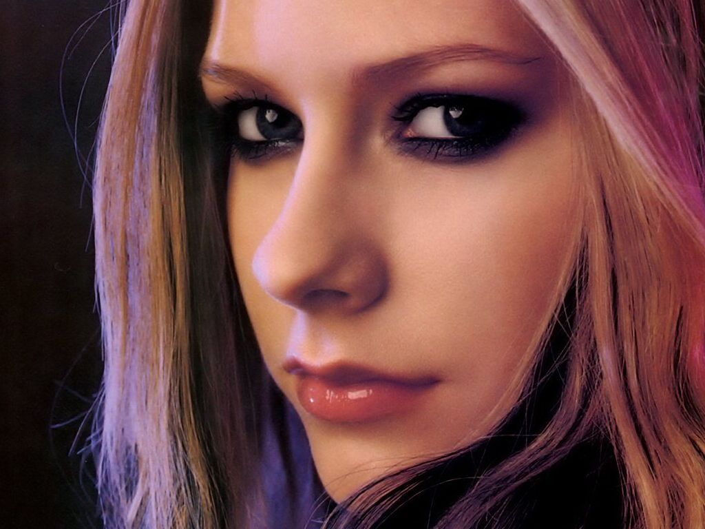 Avril Lavigne - Wallpaper Actress